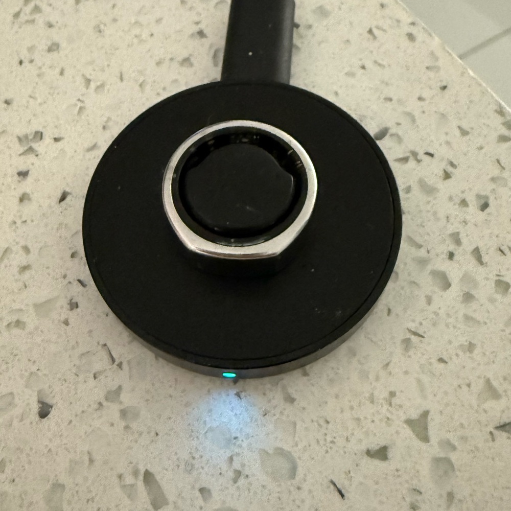 Oura Gen3 Heritage Silver US6 Set ring and charger